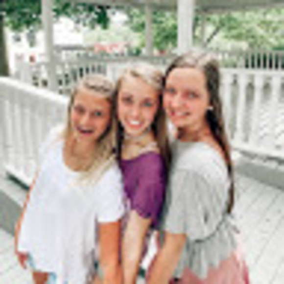 Meet your Posher, Kaitlin - Picture 1 of 1